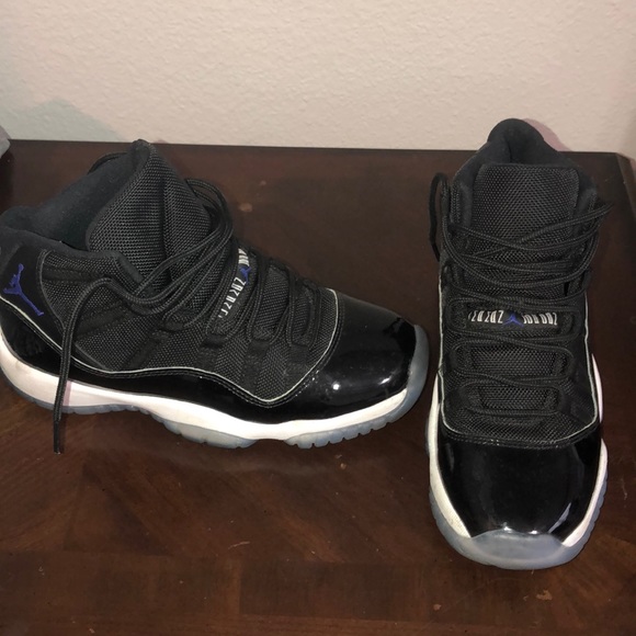 space jams size 4